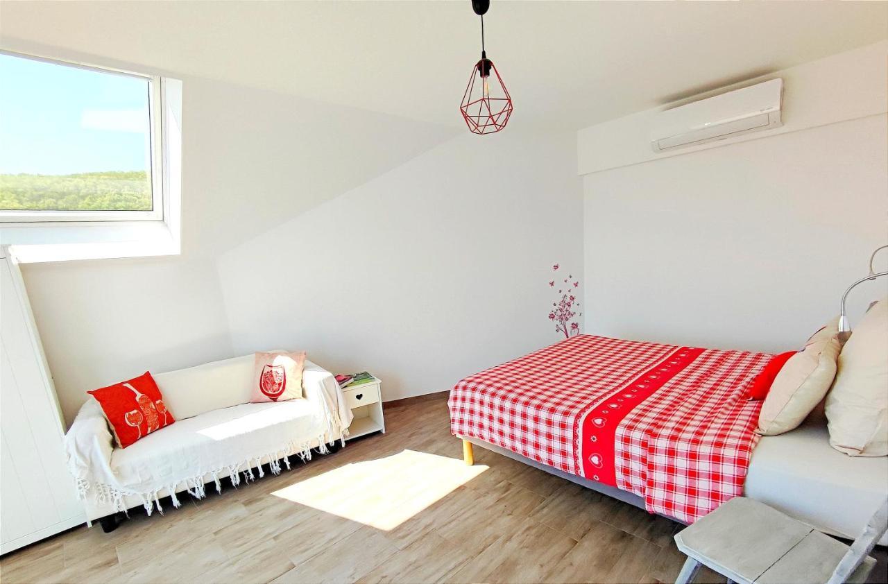 Вілла Janea Deep Red House Reichsfeld Екстер'єр фото